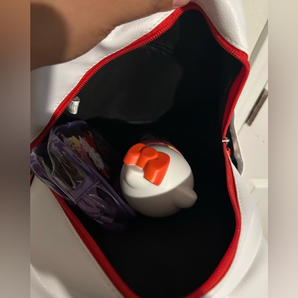 Hello kitty backpack& accessories - Picture 5 of 5